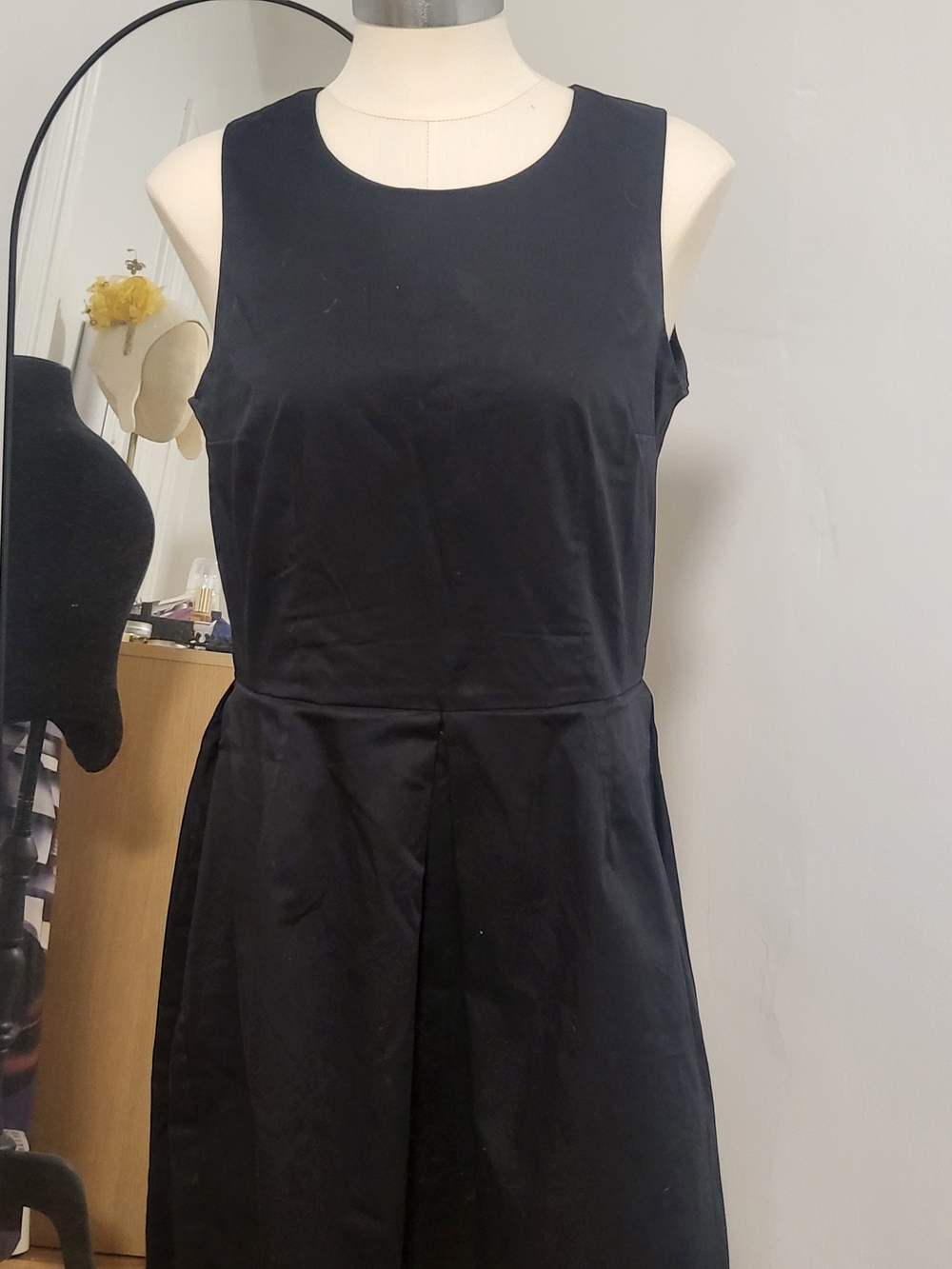GAP Black Sleeveless Midi Dress